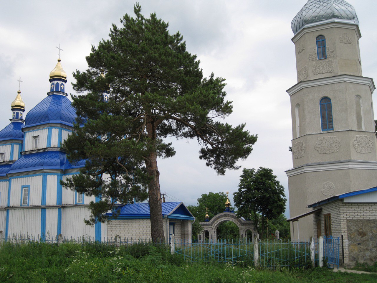 Церква Різдва Богородиці у селі Печера — архітектурні деталі