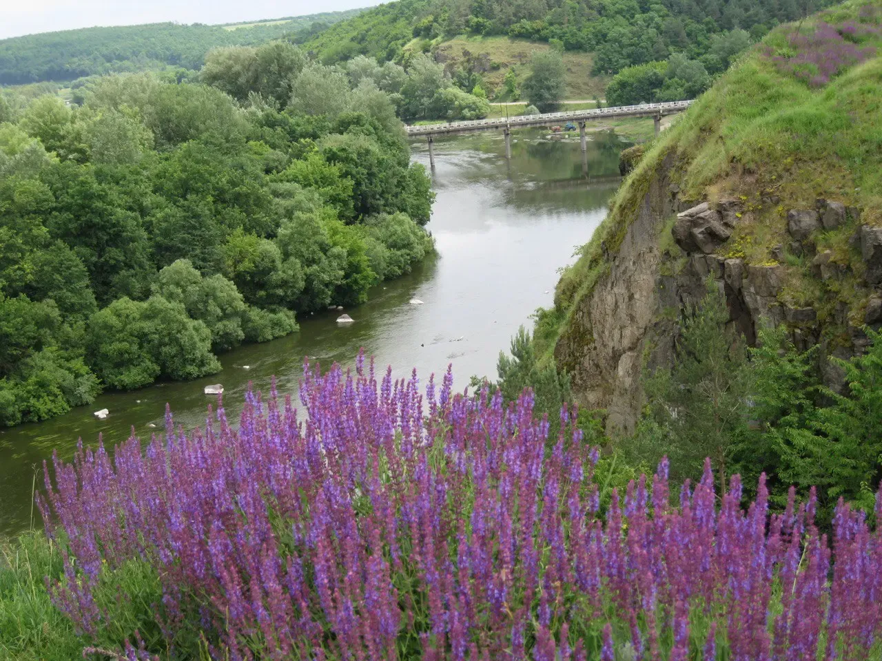 Панорама села Печера над Південним Бугом — історичний краєвид Поділля